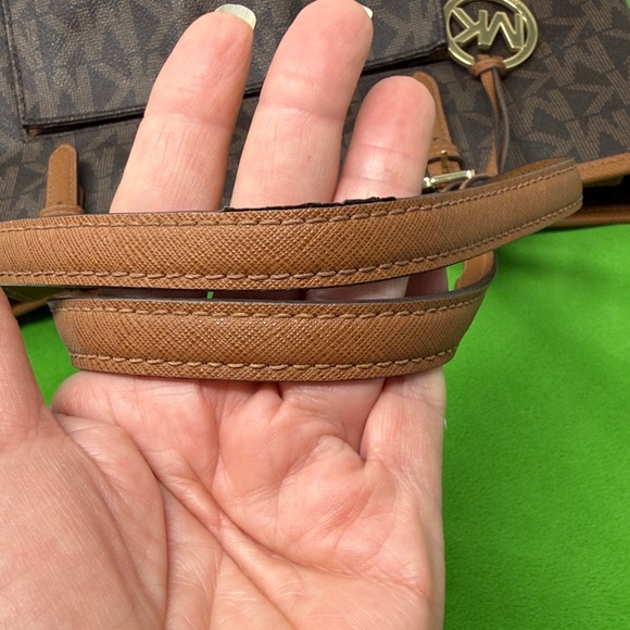 MICHAEL KORS BROWN LOGO LARGE TOTE WITH FRONT POCKET - Picture 13 of 16